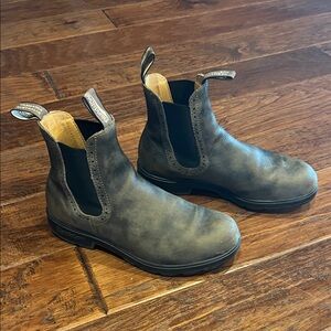 Blundstone Distressed Leather Boots